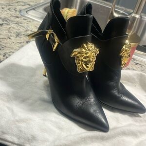 Versace size 37 1/2 heel boots! I wear 61/2 and 7 USA and these fit me